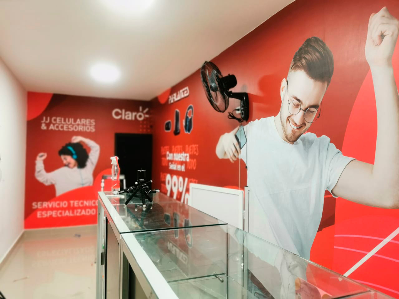 Publicidad y Estampados Natalia S.A.S.: vinilos, avisos luminosos, estampados, decoración de vehículos y fachadas. Calidad y rapidez en artículos publicitarios. Publicidad Bucarmanga